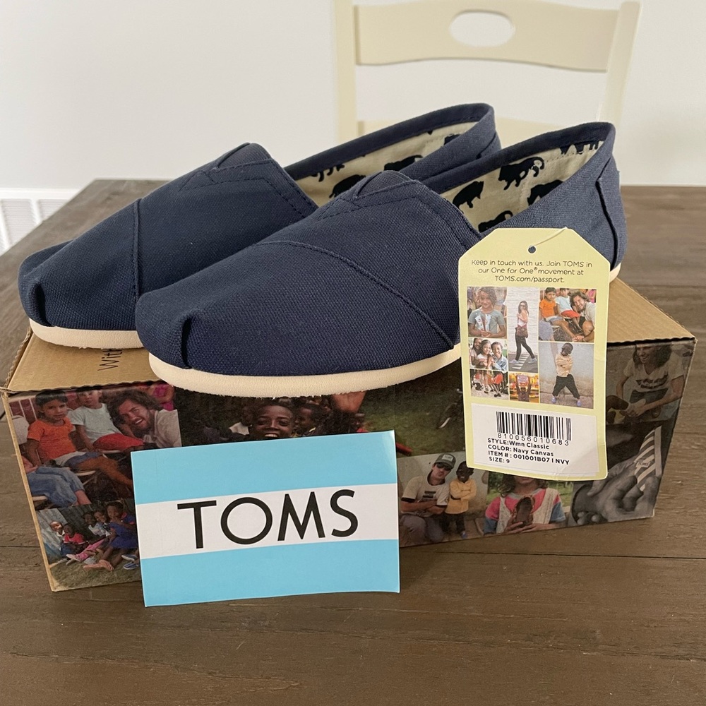 BRAND NEW Navy TOMS Size 9